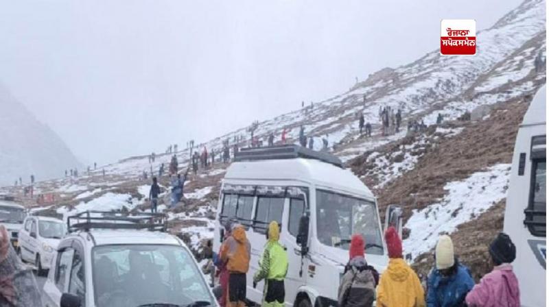 Snowfall in upper areas of Himachal Pradesh Snowfall in upper areas of Himachal Pradesh