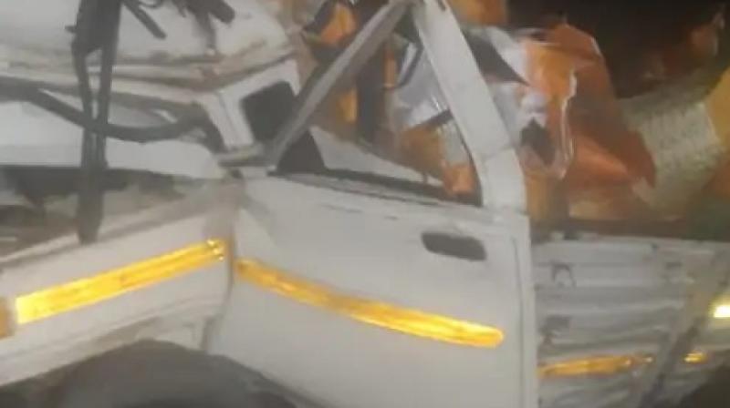 Uncontrolled pickup crushed 2 people Uncontrolled pickup crushed 2 people