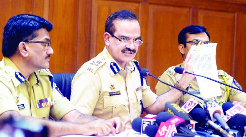 Maharashtra Police's ADG Parambir Singh and Additional CP of Pune Shivaji Bhoke During the conversation with Media Maharashtra Police's ADG Parambir Singh and Additional CP of Pune Shivaji Bhoke During the conversation with Media