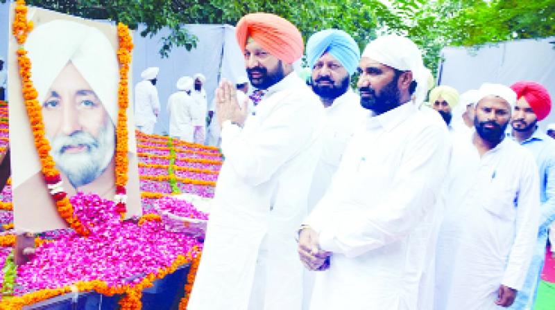 Balbir Singh Sidhu Paying tribute to former Chief Minister Shaheed Beant Singh