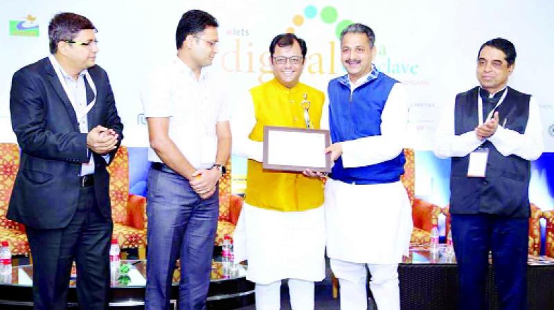 Mayor Devesh Modgil Commissioner Kamal Kishore Yadav receiving the Digital India Excellence Award
