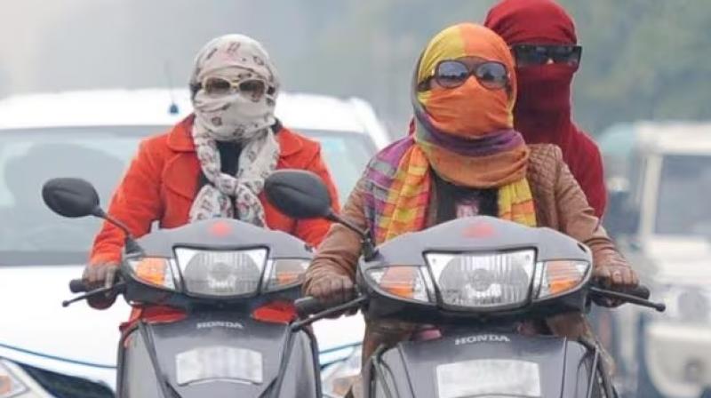 High Court dissatisfied with Centre's reply regarding exemption of women from helmets High Court dissatisfied with Centre's reply regarding exemption of women from helmets