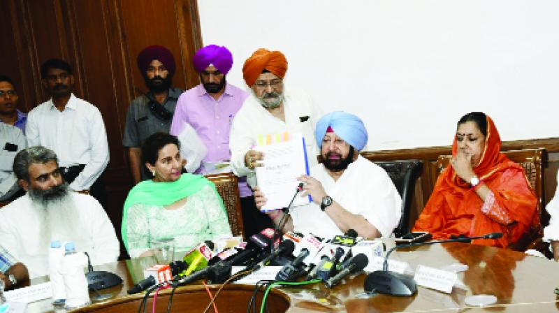 Capt Amarinder Singh addressing the press conference during the meeting 