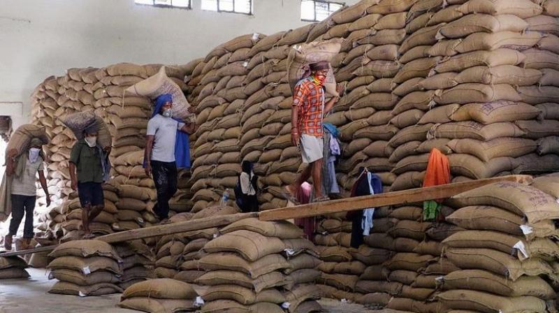 FCI godowns in Punjab overflowing with rice FCI godowns in Punjab overflowing with rice