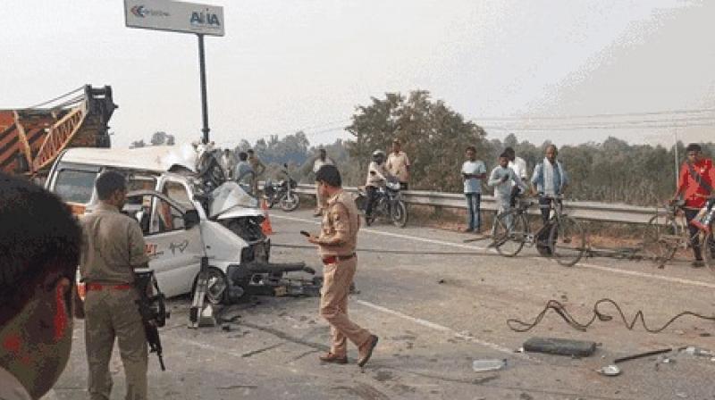 7 killed in ambulance-tanker collision in Bareilly 7 killed in ambulance-tanker collision in Bareilly