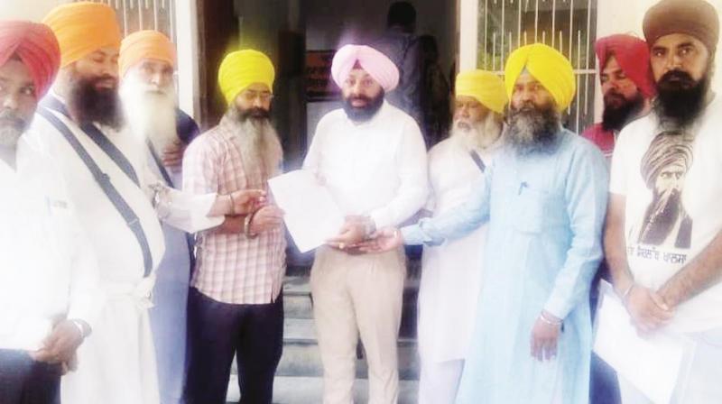 Sikh organizations give memorandum Sikh organizations give memorandum