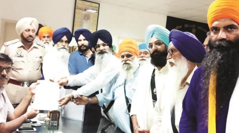 Sikh organizations give memorandum Deputy Commissioner