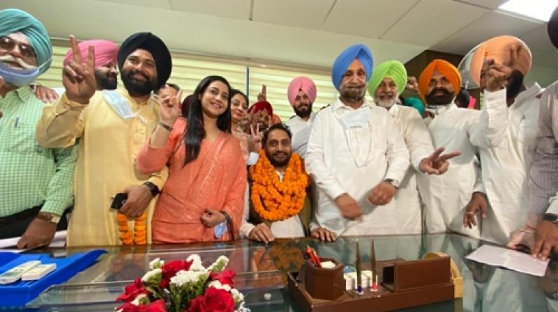 Jeeti Sidhu brother of Cabinet Minister Balbir Sidhu, became the new Mayor of Mohali Jeeti Sidhu brother of Cabinet Minister Balbir Sidhu, became the new Mayor of Mohali