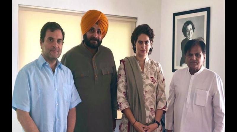 navjot singh sidhu met rahul gandhi in delhi