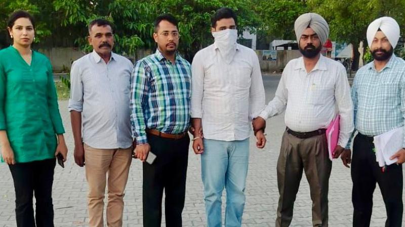 VB nabs Reader of SHO NRI police station taking Rs 20000 bribe VB nabs Reader of SHO NRI police station taking Rs 20000 bribe