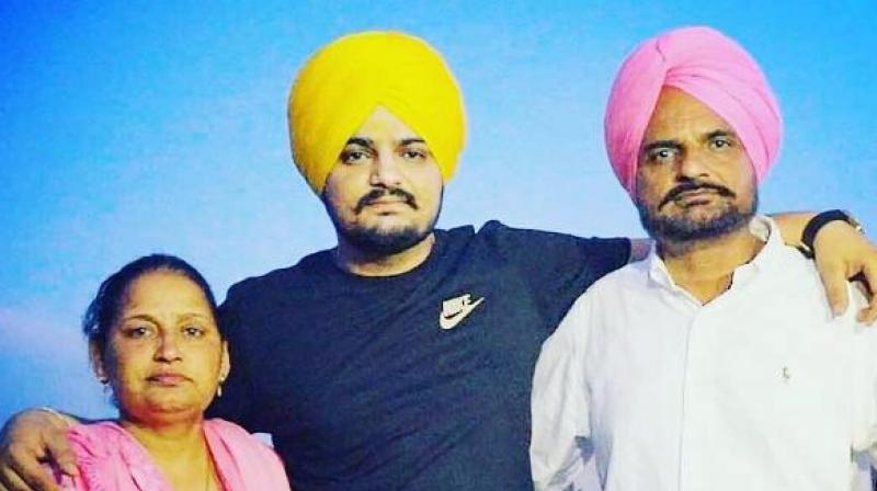 Sidhu Musewala's parents refuse to conduct postmortem, demand NIA probe Sidhu Musewala's parents refuse to conduct postmortem, demand NIA probe