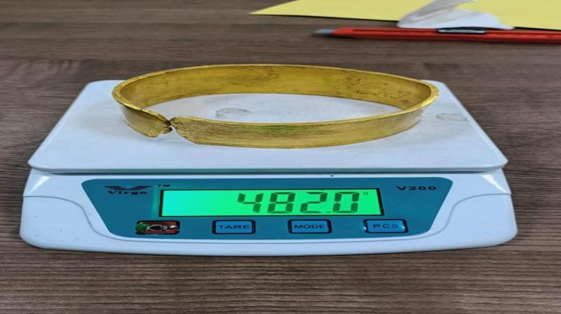 Gold worth 31 lakh recovered at Amritsar airport News in punjabi Gold worth 31 lakh recovered at Amritsar airport News in punjabi