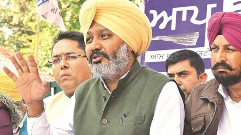 AAP condemns Modi's advocacy of central farm laws in FICCI virtual meet AAP condemns Modi's advocacy of central farm laws in FICCI virtual meet
