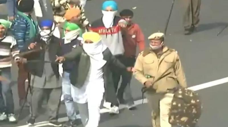 Delhi Police personnel rescued by protesters Delhi Police personnel rescued by protesters