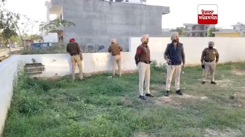 ਮੋਹਾਲੀ ’ਚ ਪੁਲਿਸ ਤੇ ਗੈਂਗਸਟਰਾਂ ਵਿਚਾਲੇ ਮੁਠਭੇੜ ਮੋਹਾਲੀ ’ਚ ਪੁਲਿਸ ਤੇ ਗੈਂਗਸਟਰਾਂ ਵਿਚਾਲੇ ਮੁਠਭੇੜ