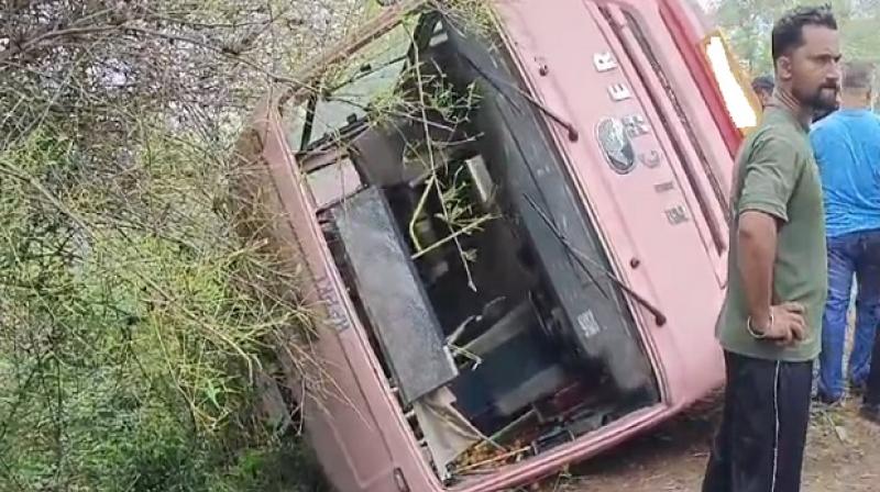 Haryana News: Haryana Roadways bus overturns bus, more than 40 school children injured Haryana News: Haryana Roadways bus overturns bus, more than 40 school children injured