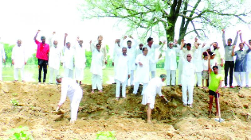 Making Temporary Bind and Residents Protesting