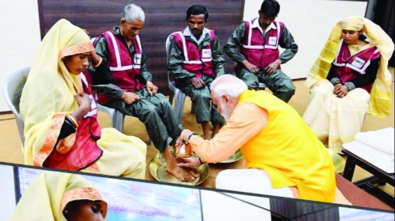 Modi cleared the feet of five cleaners in the Kumbh Mela Modi cleared the feet of five cleaners in the Kumbh Mela