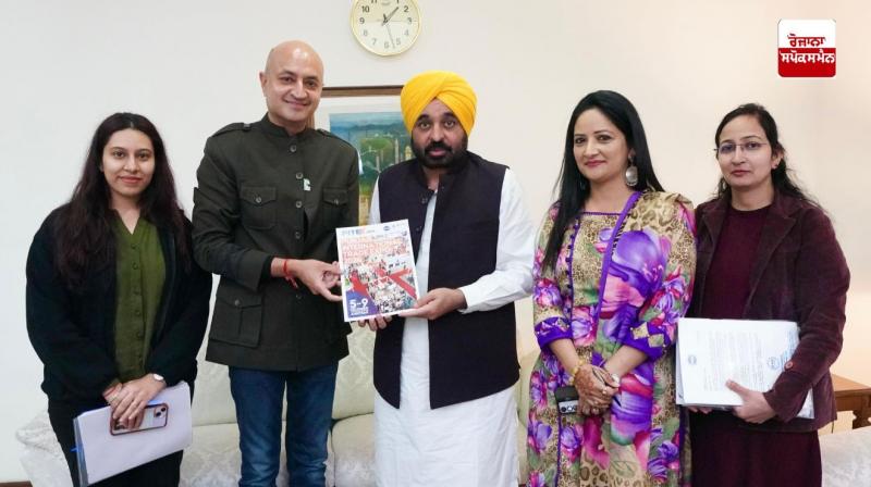 Punjab Chief Minister Bhagwant Mann inaugurated the brochure of PHDCCI PITEX-2024 Punjab Chief Minister Bhagwant Mann inaugurated the brochure of PHDCCI PITEX-2024