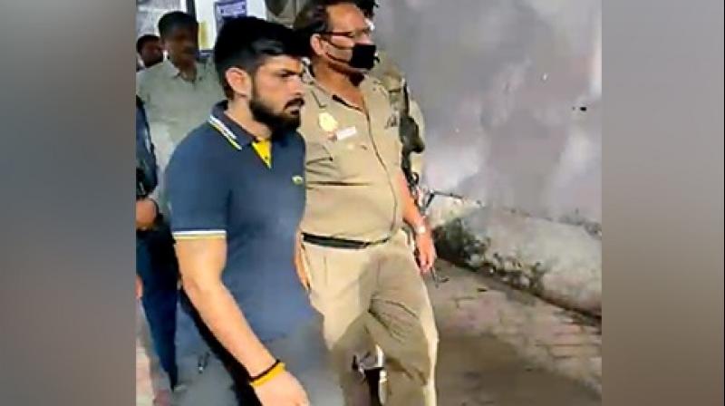Delhi Police gets 5-day custody of gangster Lawrence Bishnoi in Arms Act case Delhi Police gets 5-day custody of gangster Lawrence Bishnoi in Arms Act case