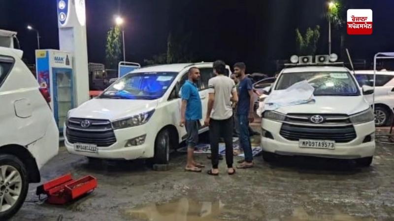 ਡੀਜ਼ਲ ’ਚੋਂ ਪਾਣੀ ਨਿਕਲਣ ਦਾ ਮਾਮਲਾ, BPCL ਨੇ CM ਦੇ ਕਾਫਲੇ ਦੀਆਂ ਗੱਡੀਆਂ ਖ਼ਰਾਬ ਹੋਣ ਲਈ ਭਾਰੀ ਮੀਂਹ ਨੂੰ ਜ਼ਿੰਮੇਵਾਰ ਠਹਿਰਾਇਆ ਡੀਜ਼ਲ ’ਚੋਂ ਪਾਣੀ ਨਿਕਲਣ ਦਾ ਮਾਮਲਾ, BPCL ਨੇ CM ਦੇ ਕਾਫਲੇ ਦੀਆਂ ਗੱਡੀਆਂ ਖ਼ਰਾਬ ਹੋਣ ਲਈ ਭਾਰੀ ਮੀਂਹ ਨੂੰ ਜ਼ਿੰਮੇਵਾਰ ਠਹਿਰਾਇਆ