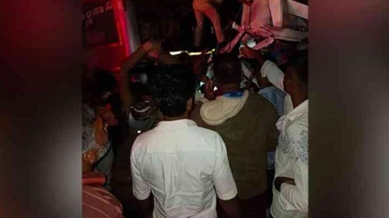 Karnataka: Terrible head-on collision between 3 vehicles Karnataka: Terrible head-on collision between 3 vehicles