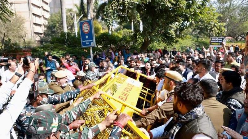 Youth Cong protests near Arvind Kejriwal residence