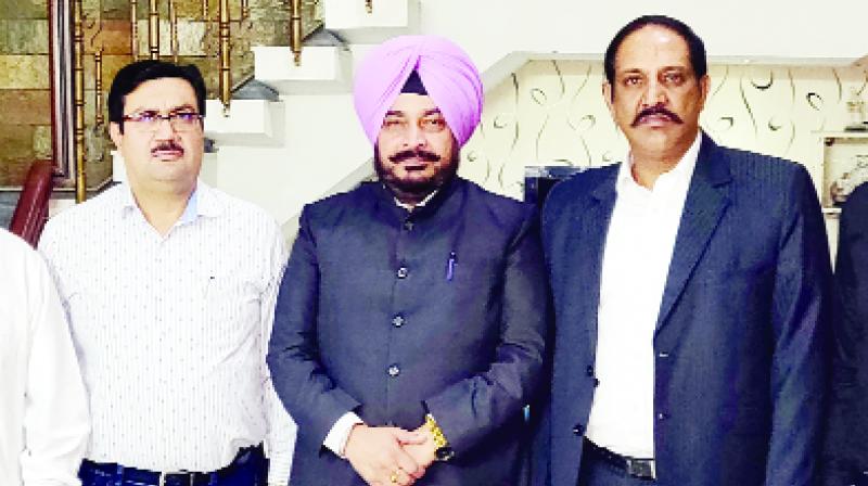 Smartphones will soon get youngsters: Dharmsot Smartphones will soon get youngsters: Dharmsot