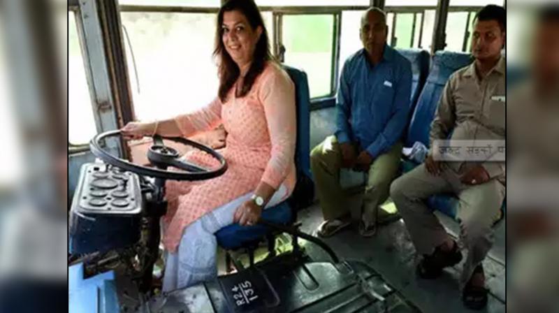 Gurgoan's Geeta Vohra drive Trucks Gurgoan's Geeta Vohra drive Trucks