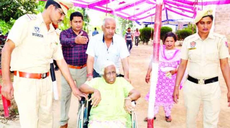 Old Lady going for Voting Old Lady going for Voting