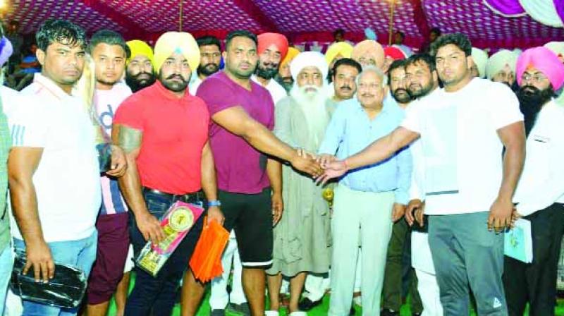 Brahm Mahindra with wrestlers Brahm Mahindra with wrestlers