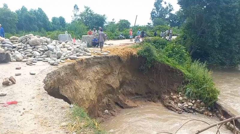 There is a big gap in the bridge Dinanagar of Gurdaspur News There is a big gap in the bridge Dinanagar of Gurdaspur News