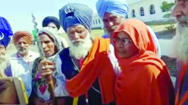 ਕਰਤਾਰਪੁਰ ਲਾਂਘੇ ਨੇ ਵਿਛੜੀਆਂ ਭੈਣਾਂ ਨੂੰ ਮਿਲਾਏ ਵੀਰ ਕਰਤਾਰਪੁਰ ਲਾਂਘੇ ਨੇ ਵਿਛੜੀਆਂ ਭੈਣਾਂ ਨੂੰ ਮਿਲਾਏ ਵੀਰ