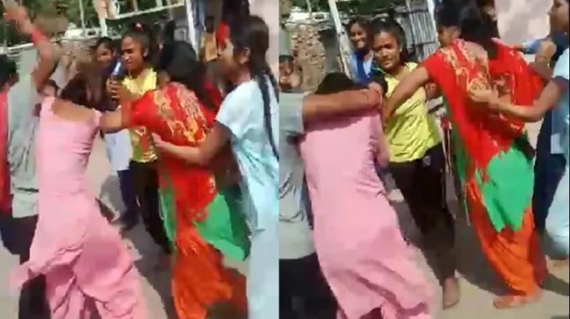 Fighting broke out between two groups of girls in Chandigarh Fighting broke out between two groups of girls in Chandigarh