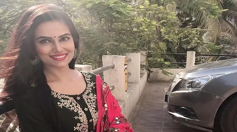 Harshita kashyap assaulted at charni road railway station Harshita kashyap assaulted at charni road railway station