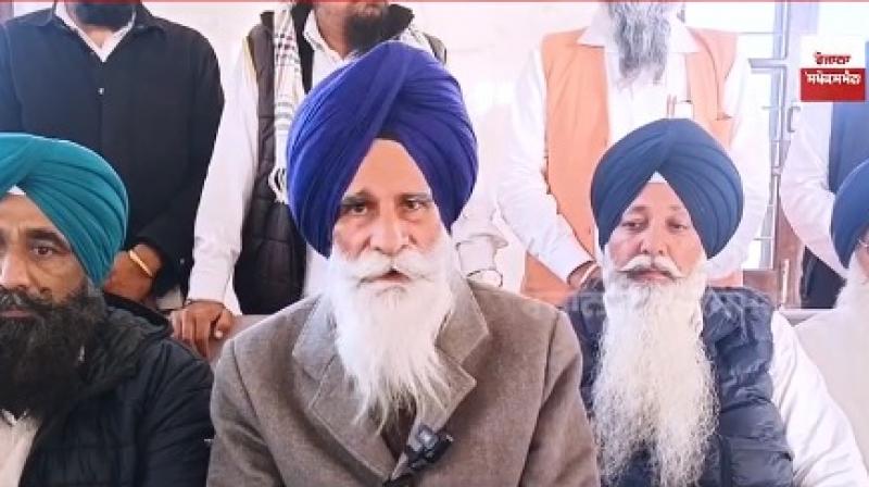 ਸਿੱਖ ਆਗੂ ਜਗਦੀਸ਼ ਸਿੰਘ ਝੀਂਡਾ ਪੱਤਰਕਾਰਾਂ ਨਾਲ ਗੱਲਬਾਤ ਕਰਦੇ ਹੋਏ ਸਿੱਖ ਆਗੂ ਜਗਦੀਸ਼ ਸਿੰਘ ਝੀਂਡਾ ਪੱਤਰਕਾਰਾਂ ਨਾਲ ਗੱਲਬਾਤ ਕਰਦੇ ਹੋਏ