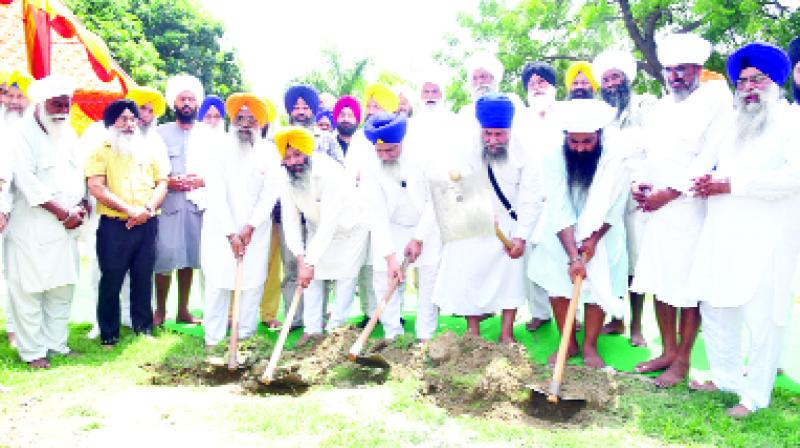 Starting the construction of the park, Bhai Longowal and others