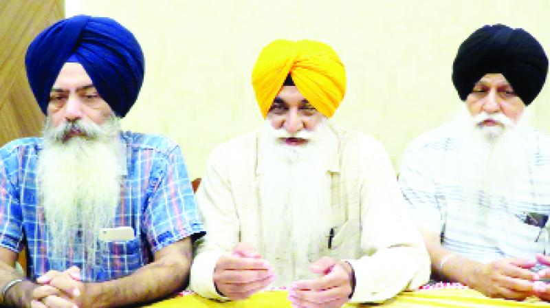 Harpal Singh Cheema, Bhai Kanwar Pal Singh and others during the conversation.
