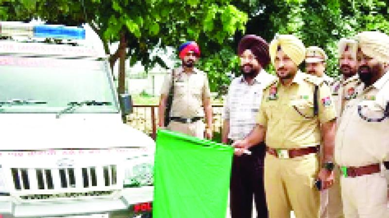 Flagging the mobile van and leaving it