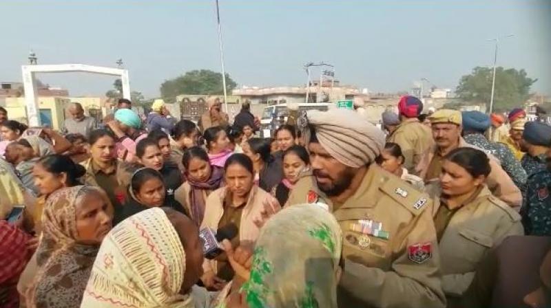 The atmosphere is tense in Zira of Ferozepur: the police took the protestors into custody, pulled down the tents outside the liquor factory. The atmosphere is tense in Zira of Ferozepur: the police took the protestors into custody, pulled down the tents outside the liquor factory.