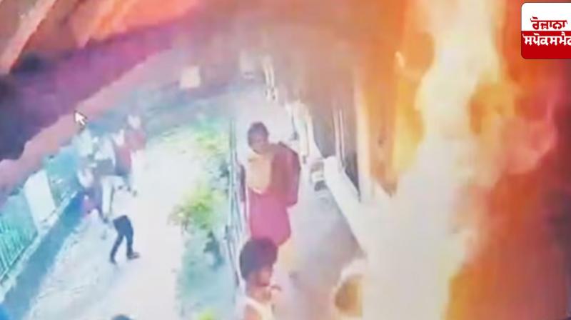 Balasore: The condition of the girl who set herself on fire is critical. Balasore: The condition of the girl who set herself on fire is critical.