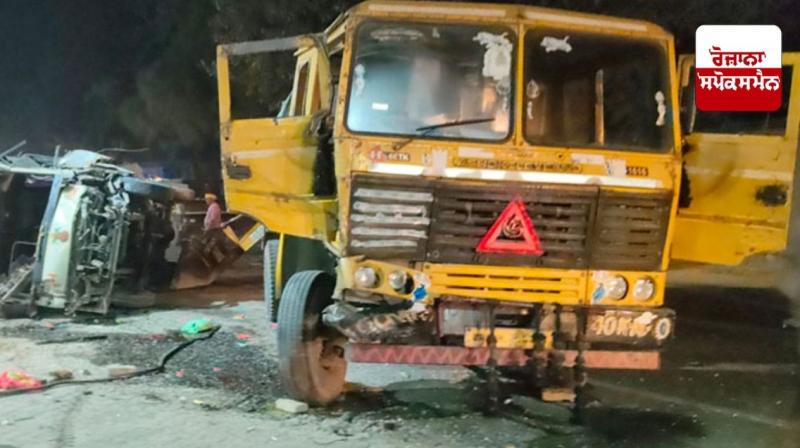 Bus full of Baraatis hit with milk tanker in Begusarai Bus full of Baraatis hit with milk tanker in Begusarai