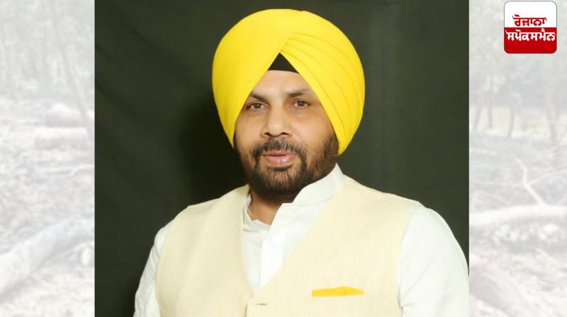 Punjab Public Works Minister Harbhajan Singh ETO presents records regarding ROB project Punjab Public Works Minister Harbhajan Singh ETO presents records regarding ROB project