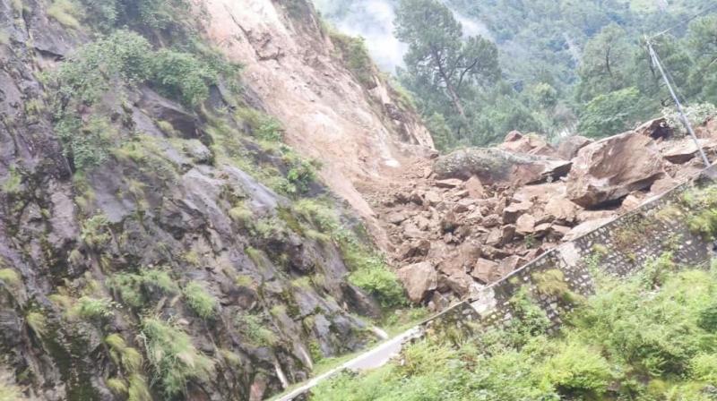 Landslide in Himachal Pradesh blocks National Highway-5 Landslide in Himachal Pradesh blocks National Highway-5