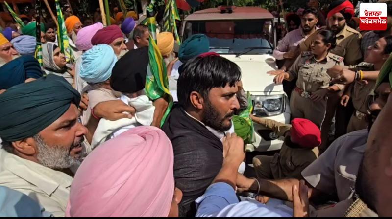 Farmers and police come face to face in Nabha Farmers and police come face to face in Nabha