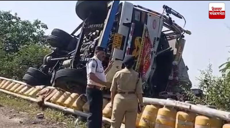 Truck carrying pilgrims from Punjab overturns in Himachal Truck carrying pilgrims from Punjab overturns in Himachal