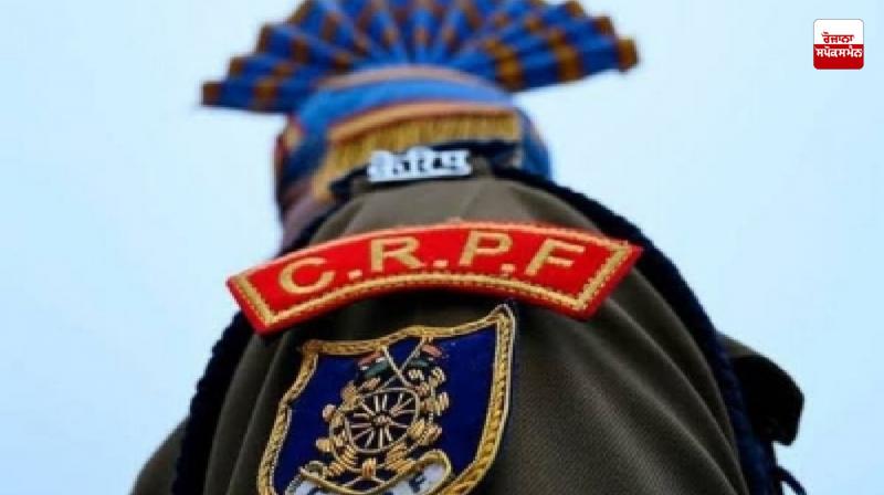 CRPF distributes over 10,000 radio sets in Naxal-affected Bastar CRPF distributes over 10,000 radio sets in Naxal-affected Bastar
