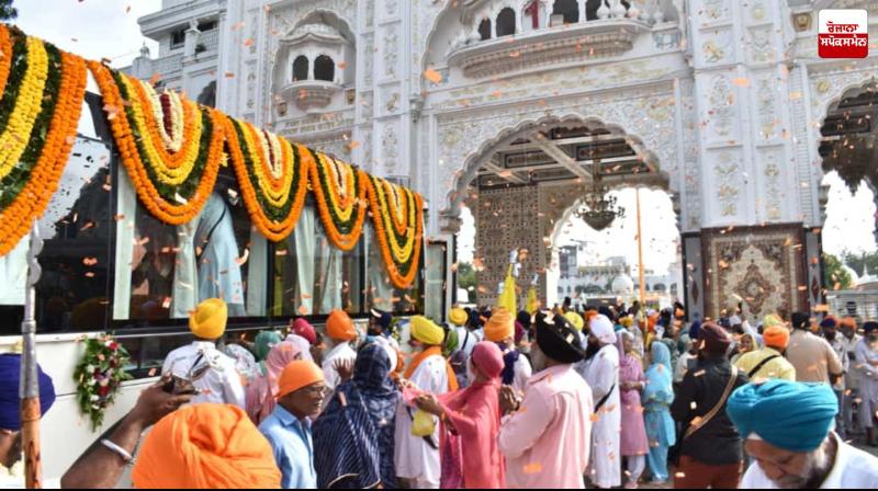 Warm welcome at Takht Sachkhand Sri Hazur Sahib for the yatra dedicated to Gurpurab Warm welcome at Takht Sachkhand Sri Hazur Sahib for the yatra dedicated to Gurpurab
