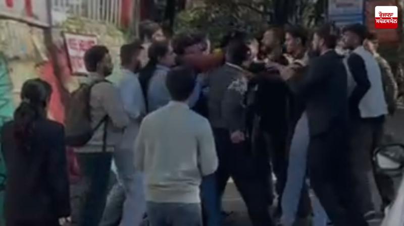 Clash between SFI-ABVP activists at Himachal University Clash between SFI-ABVP activists at Himachal University