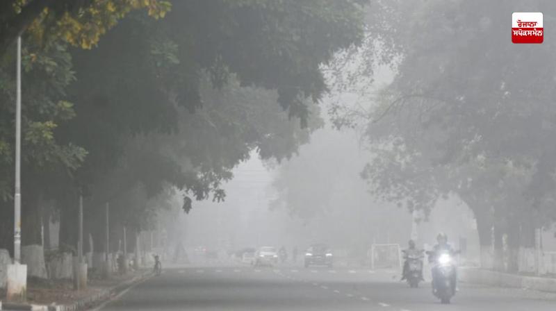 Firecrackers went on till early hours of Tuesday morning in Chandigarh, smoke increased pollution Firecrackers went on till early hours of Tuesday morning in Chandigarh, smoke increased pollution
